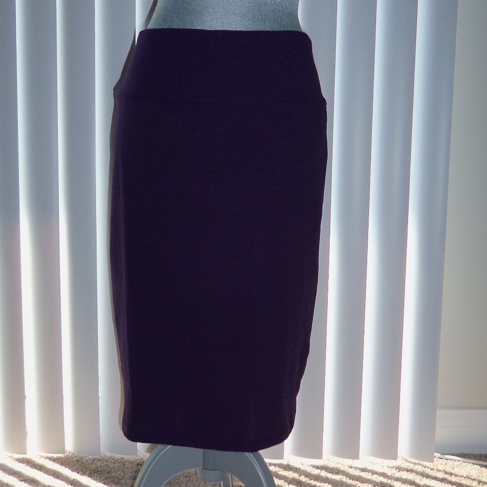 Lularoe Cassie Skirt Size M!! EUC! Solid Purple!!